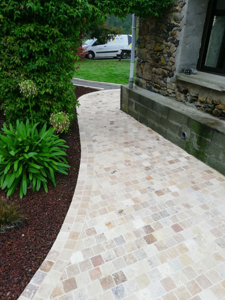Réalisation d'une terrasse aux Essarts-en-Bocage par Projet Carrelage Brice Cossard