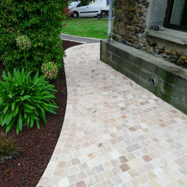 Réalisation d'une terrasse aux Essarts-en-Bocage par Projet Carrelage Brice Cossard