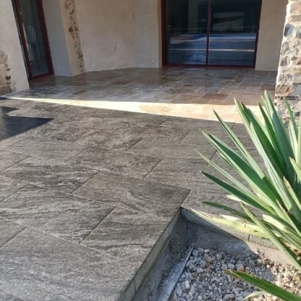 Réalisation d'une terrasse aux Essarts-en-Bocage par Projet Carrelage Brice Cossard