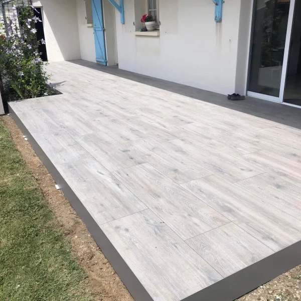 Réalisation d'une terrasse aux Essarts-en-Bocage par Projet Carrelage Brice Cossard