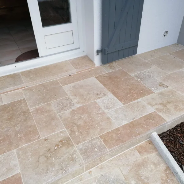 Réalisation d'une terrasse aux Essarts-en-Bocage par Projet Carrelage Brice Cossard